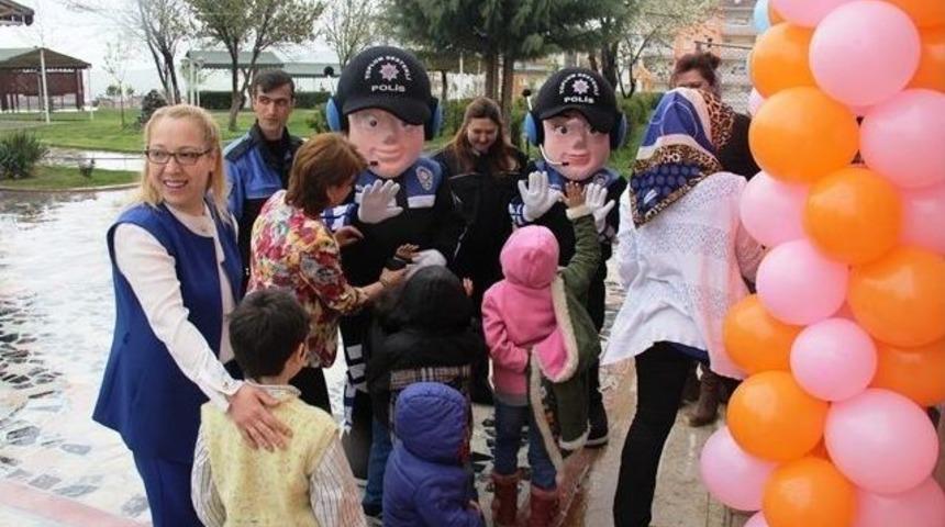 Polis Eşlerinden &Ccedil;ocuklara &Ouml;zel Etkinlik