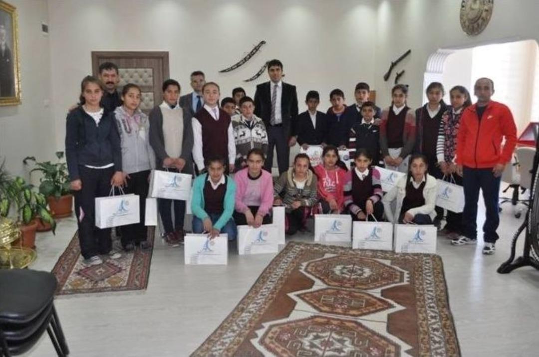 Arp&ccedil;aylı Sporculardan Kaymakama Ziyaret