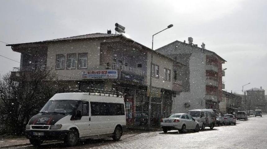 Sincik&rsquo;te Nisan Karı Etkili Olmaya Devam Ediyor