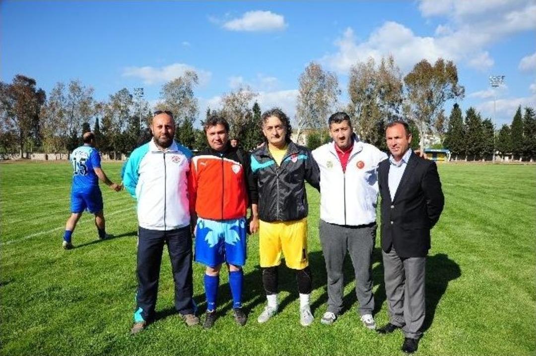 Seferihisar&rsquo;da Teos Masterlar Futbol Turnuvası Başladı