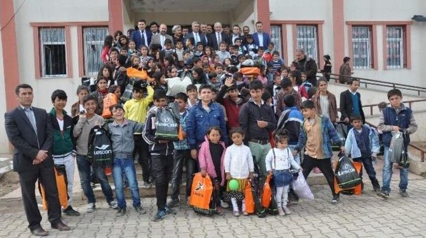 Kahta Kaymakamı G&uuml;d&uuml;lge İlkokulu&rsquo;nu Ziyaret Etti