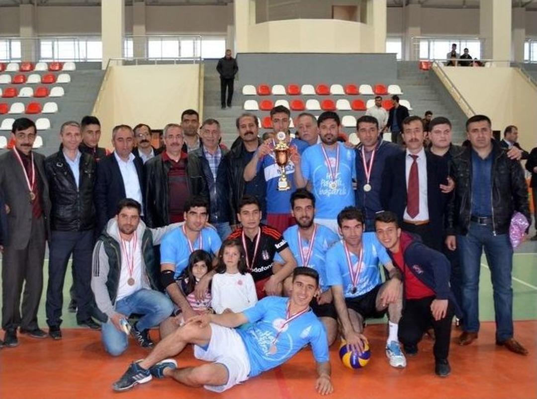 Adilcevaz&rsquo;da Voleybol Turnuvası Sona Erdi