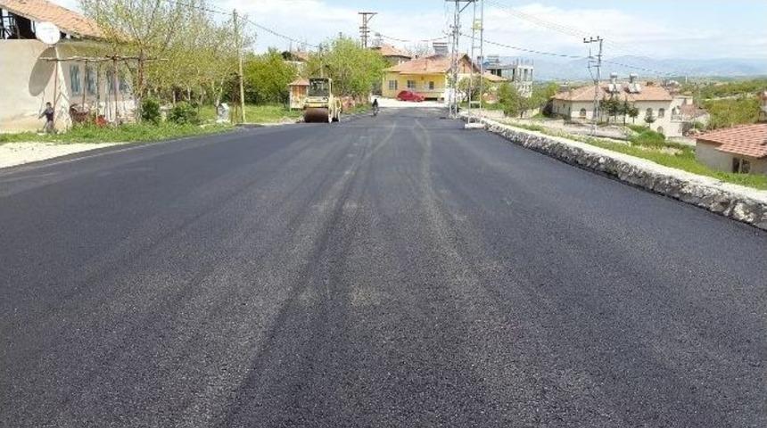 K&uuml;lt&uuml;r Caddesi&rsquo;nde Asfaltlama &Ccedil;alışması