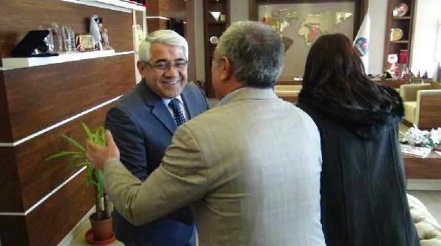 Hdp&rsquo;Li Adaylardan Mhp&rsquo;Li Kars Belediye Başkanına Ziyaret