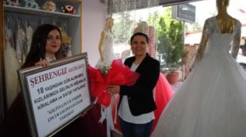 U&ccedil;an S&uuml;p&uuml;rge&rsquo;den 18 Yaş Sınırı Koyan Gelinlik Firması Sahibine Kutlama