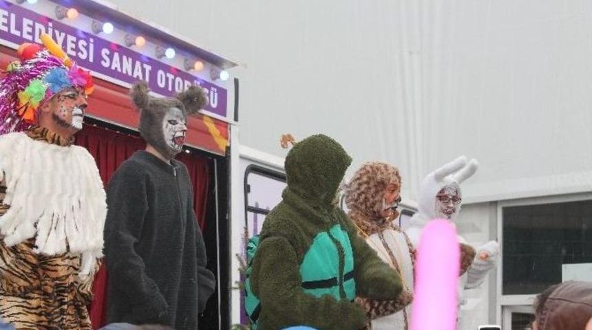 Başkan Sekmen&rsquo;den &Ccedil;ocuklara &rsquo;sanat Otob&uuml;s&uuml;&rsquo; Hediyesi