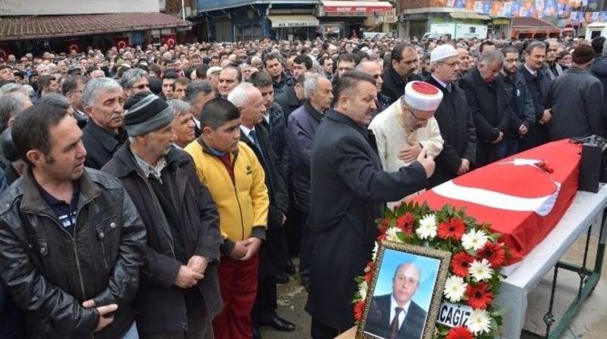 23 Nisan T&ouml;reninde Kalbi Duran &Ouml;ğretmen Veysel Alan Son Yolculuğuna Uğurlandı