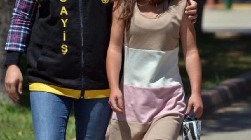 Temizlik Malzemesi Satmaya Geldi, Cep Telefonu &Ccedil;aldı