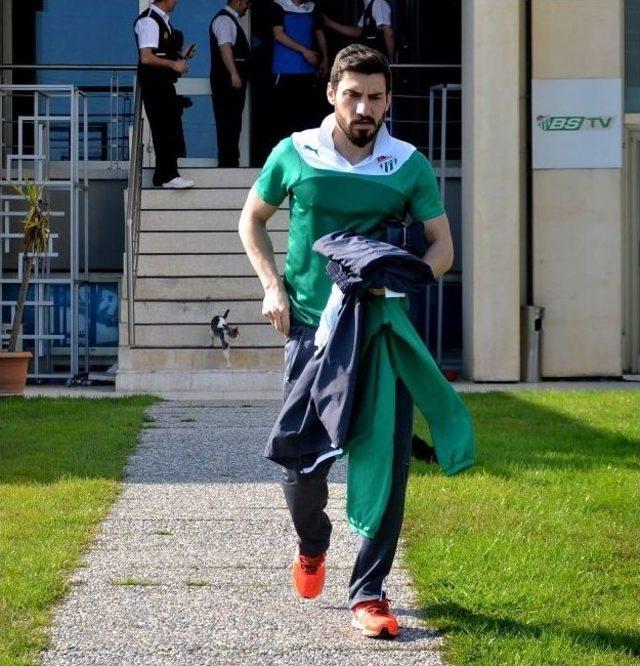 Bursaspor’da 3 Oyuncunun Ücretlerine İyileştirme Yapılacak