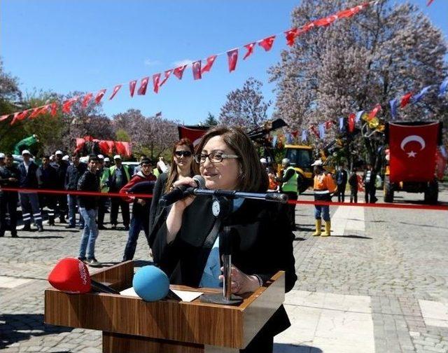 Gaziantep Büyükşehir Belediyesi Yeni Araçlarını Tanıttı