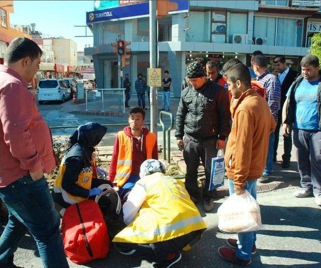 Çiçekleri Sulayan Belediye Görevlisine Kamyonet Çarptı