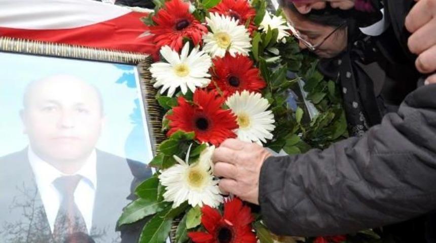 23 Nisan T&ouml;reninde Kalp Krizinden &Ouml;len &Ouml;ğretmen Toprağa Verildi