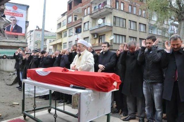 23 Nisan Töreninde Kalp Krizinden Ölen Öğretmen Toprağa Verildi