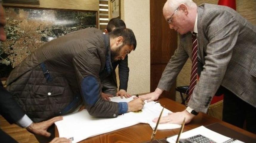 Eskişehirspor Kaptanı Sezgin’den Başkan Kurt’a Ziyaret