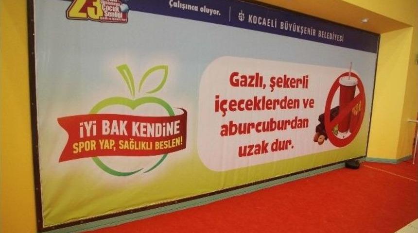 Fuar Alanındaki Afişler Sağlıklı Yaşam Bilincini Aşılıyor