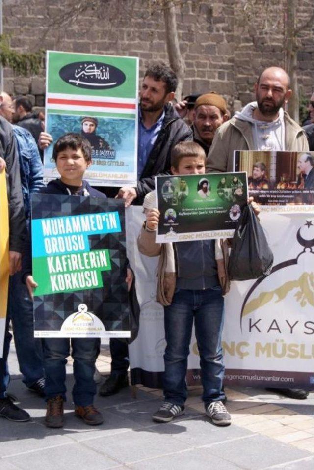 Kayseri'de Cuma Namazı Çıkışı Rusya'yı Protesto Eylemi