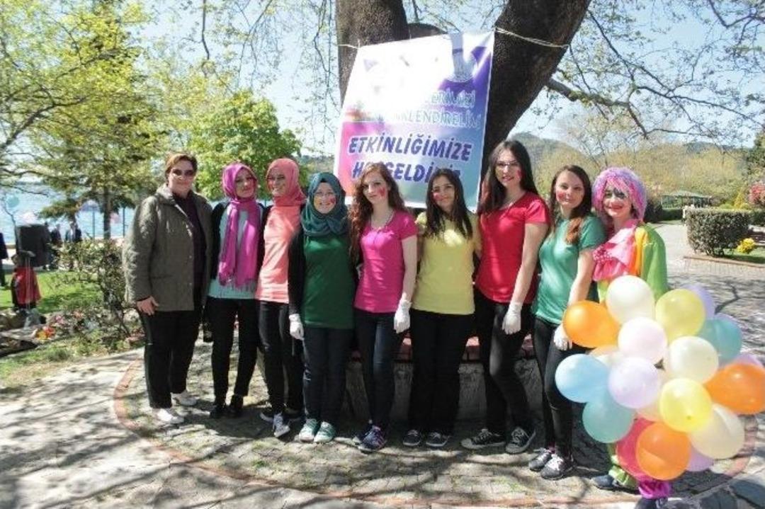 &Ouml;ğretmen Adayları &Ouml;zel &Ccedil;ocuklarla Boyama Yaptı