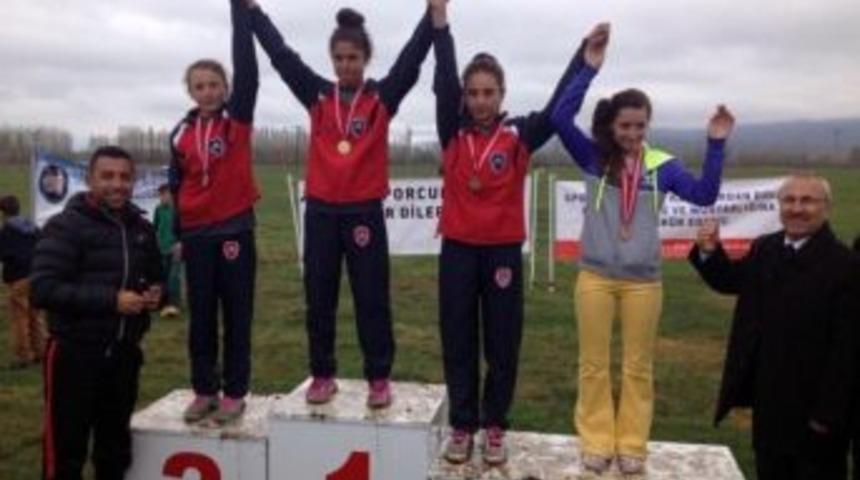 Fatih Ortaokulu B&ouml;lge Kros Yarışlarında Birinci Oldu