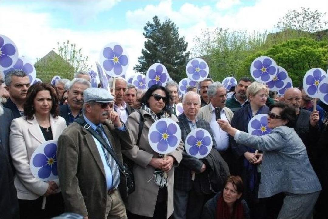 1915&rsquo;te Hayatını Kaybeden Ermeniler Diyarbakır&rsquo;da Anıldı