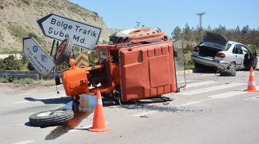 Karab&uuml;k&rsquo;te Trafik Kazası: 3 Yaralı