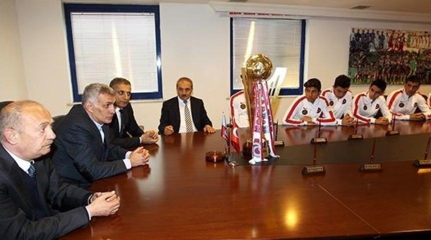 Şampiyon Liseden Trabzonspor&rsquo;a Ziyaret