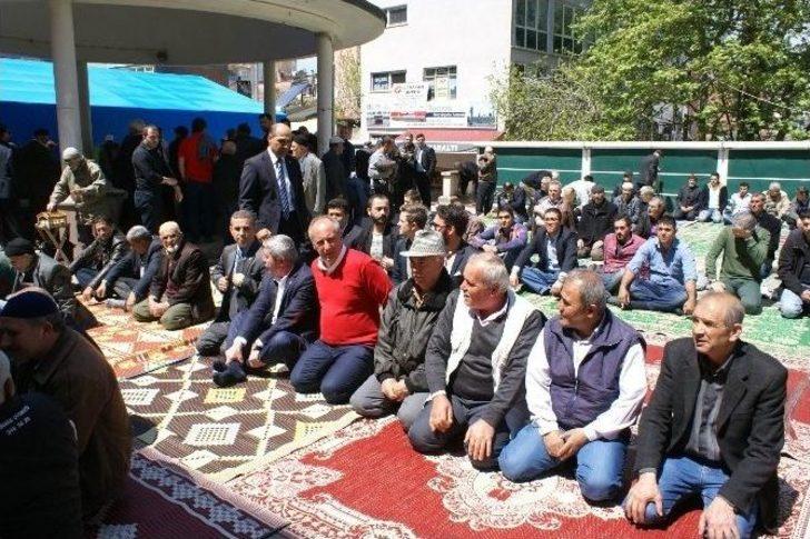 Chp’li İnce Vatandaşın Ayakkabısını Boyadı G2