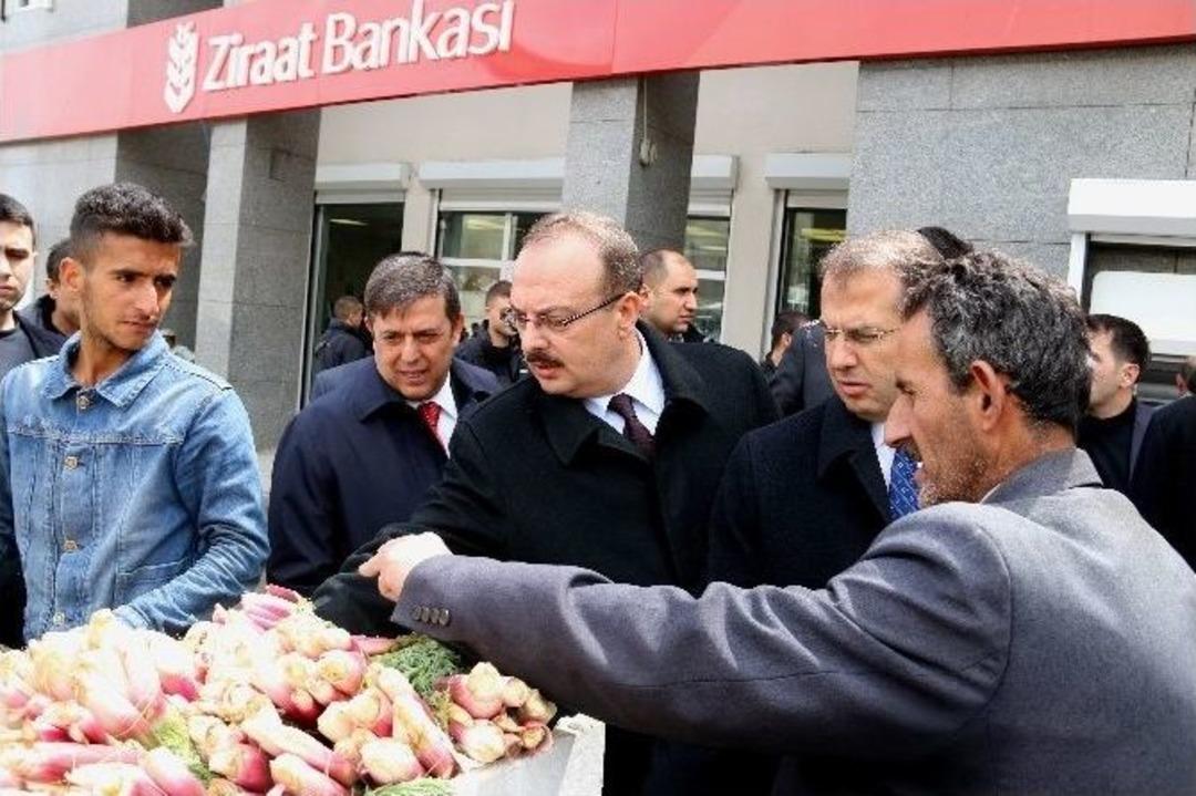 Valiler Hakkari&rsquo;de Bir Araya Geldi