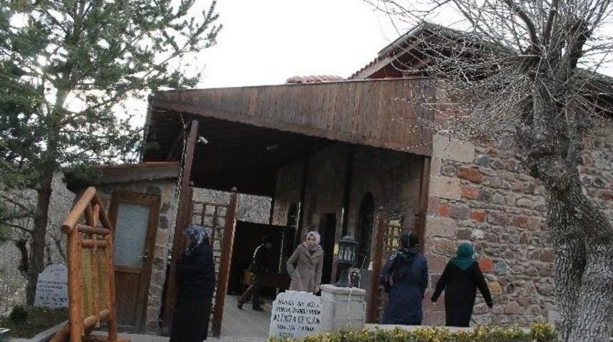 Şeyh Ali Semerkandi T&uuml;rbesi Kandilde Doldu Taştı