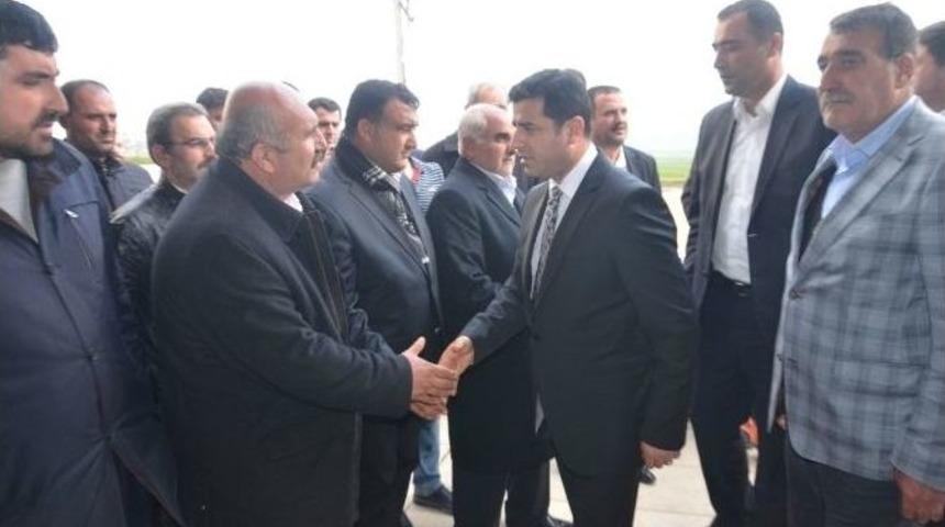 Selahattin Demirtaş, Ak Parti&rsquo;li Eski Milletvekiline Taziye Ziyaretinde Bulundu
