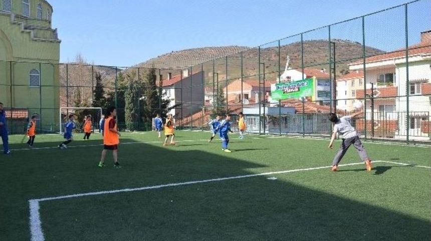 Boz&uuml;y&uuml;k Belediyesi Okullar Arası Futbol Şenliği 3. Hafta Ma&ccedil;ları İle Devam Ediyor