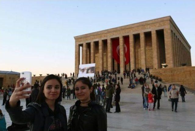 Anıtkabir’Den Yükselen 1915 Barış Feneri Ankara'yı Aydınlattı