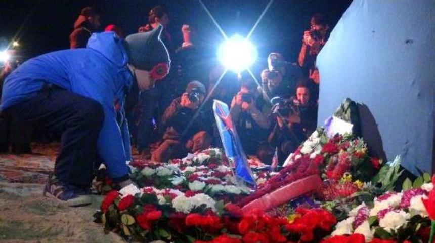 100'&uuml;nc&uuml; Yılda Anzaklar &Ccedil;anakkale'ye Akın Edince, &Ccedil;ifte Şafak Ayini D&uuml;zenlendi