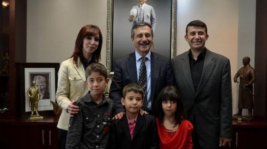 Bayrağı &Ouml;pen &Ccedil;ocuk Başkan Ata&ccedil;&rsquo;ın Misafiri Oldu