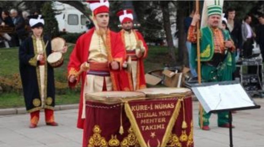 K&uuml;re-i N&uuml;has İstiklal Yolu Mehter Takımı Han&ouml;n&uuml;&rsquo;y&uuml; Salladı