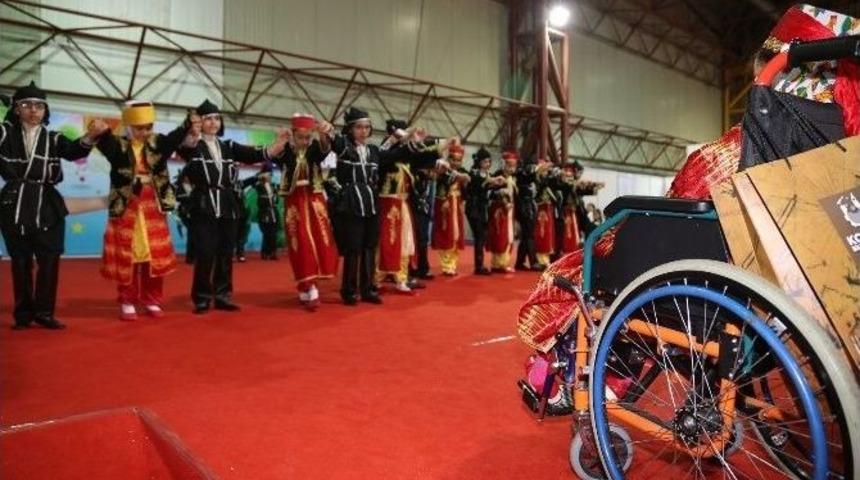 İkiz Kardeşini Yalnız Bırakmadı