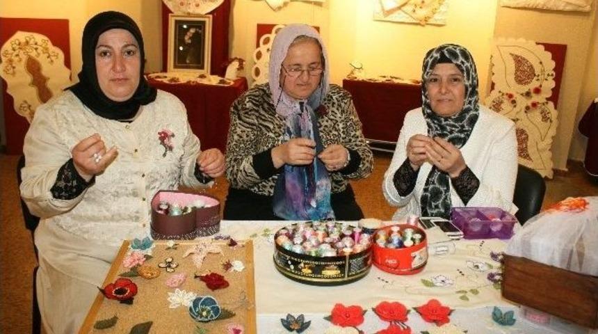 El Emeği G&ouml;z Nuru Eserler Sergilendi