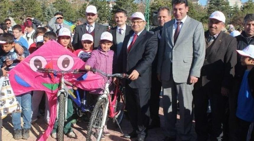 Beyşehir&rsquo;de G&ouml;ky&uuml;z&uuml; U&ccedil;urtmalarla Şenlendi