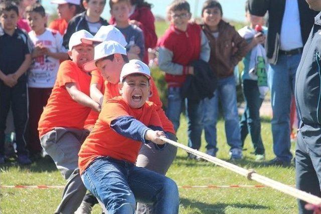 Beyşehir’de Gökyüzü Uçurtmalarla Şenlendi