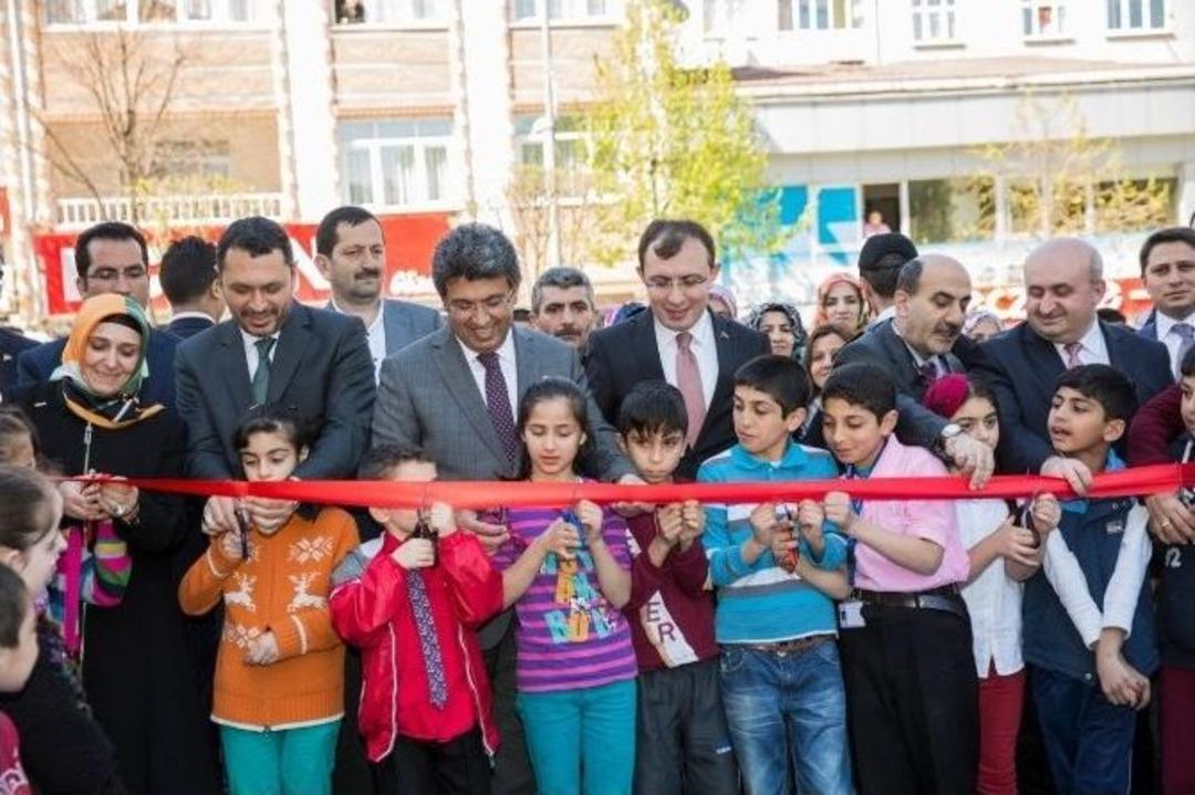 K&uuml;&ccedil;&uuml;k&ccedil;ekmece&rsquo;de &Ccedil;ocuklara &Ouml;zel Sokak