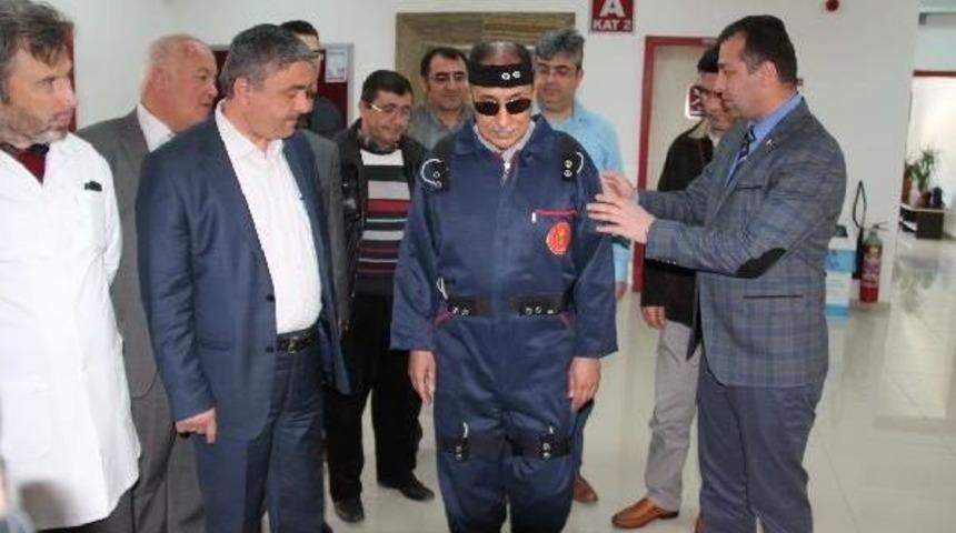 &Uuml;niversite &Ouml;ğrencileri G&ouml;rme Engelliler I&ccedil;in Elbise Tasarladı