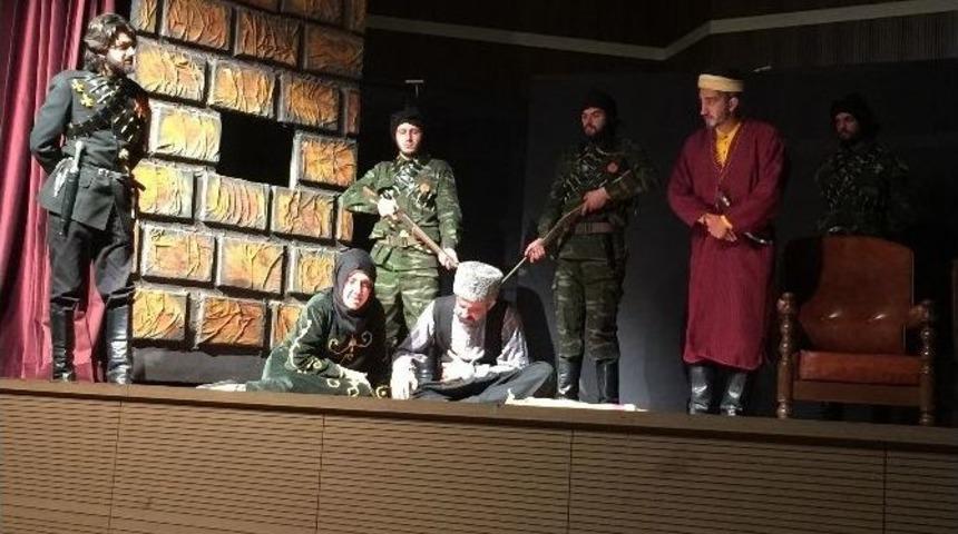 Tarih Şuurundan Tiyatro Perdesine; Kırk Yıllık Kara G&uuml;nler