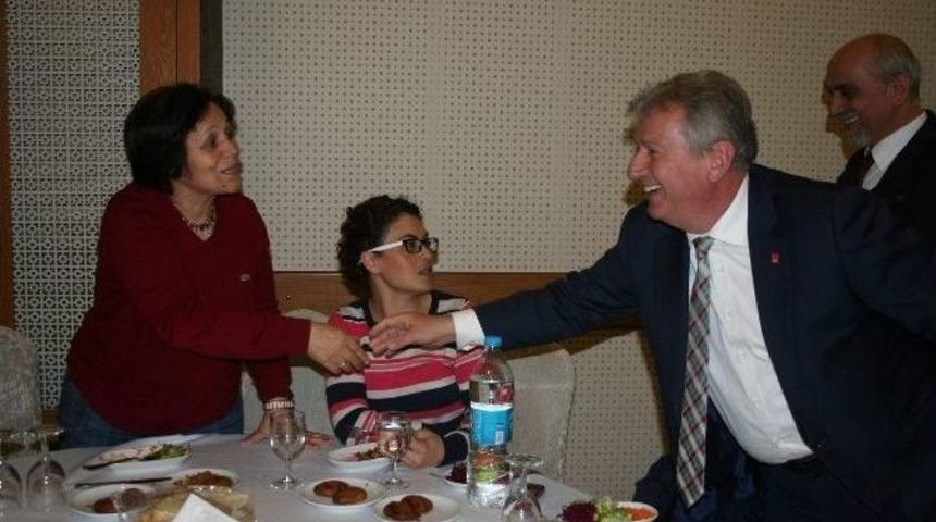 Pekşen, Chp Kadın Kolları &Ouml;rg&uuml;t&uuml;&rsquo;n&uuml;n Yemeğinde Konuştu