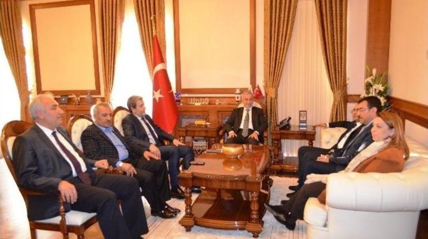 Ak Partili Adaylar, Vali Kam&ccedil;ı&rsquo;yı Ziyaret Etti