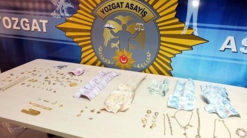 Kuyumculardan &Ccedil;aldığı 100 Bin Liralık Altınla Yakalandı