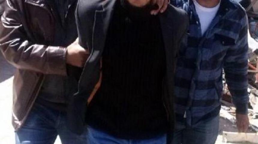 Eşiyle Ilişkisi Olduğu Iddiasıyla Uyuşturucu Satıcısını Bı&ccedil;aklayarak &Ouml;ld&uuml;rd&uuml;