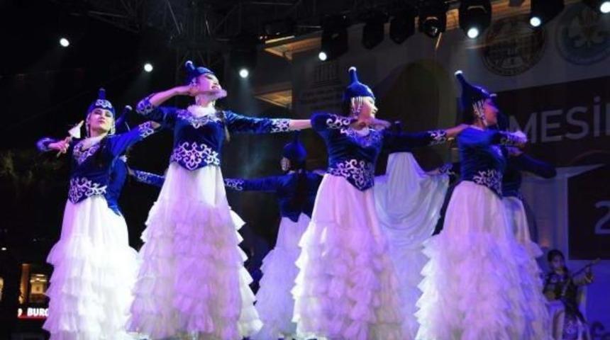 15 Ülkeden Dansçılar Aynı Sahnede