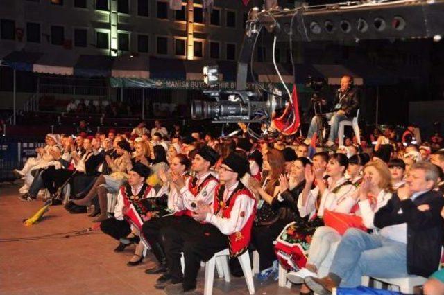 15 Ülkeden Dansçılar Aynı Sahnede