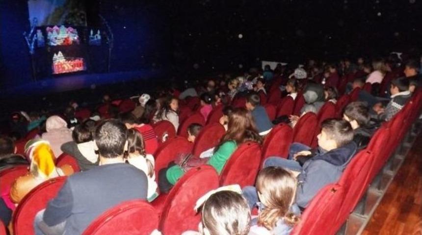 Tiyatro Şenliklerine Yoğun İlgi