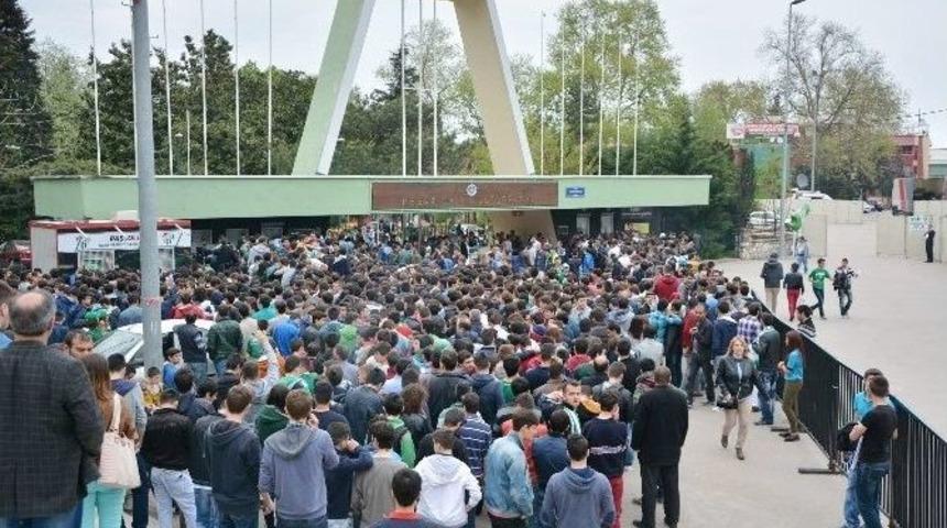Bursa&rsquo;da Fenerbah&ccedil;e İzdihamı