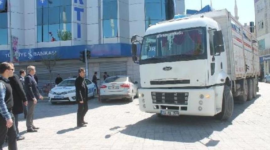 Hdp'nin Iğdır Adayları Başkan Otomobilinde